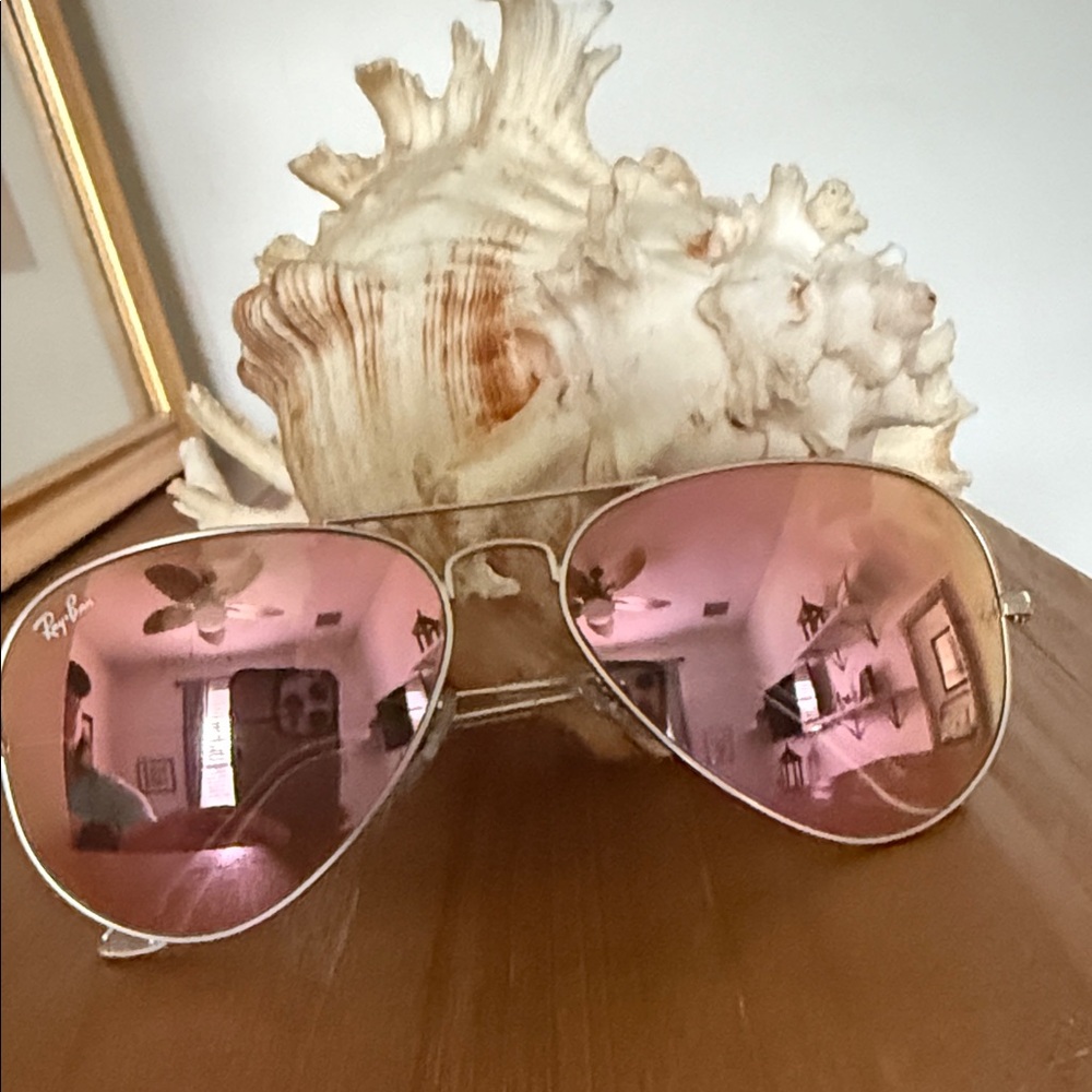 Ray-Ban Aviator Sunglasses with Rose Lenses